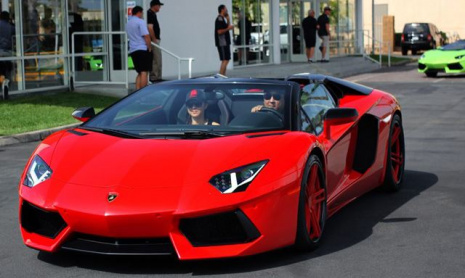 Эпичный пасхальный заезд Lamborghini в Ньюпорт-Бич